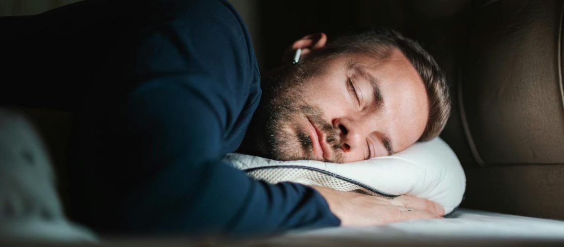 Écouter un podcast pour s'endormir : bonne ou mauvaise idée ?